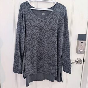 American Eagle Long Sleeve XL | Leopard Print Oversized V-Neck Soft